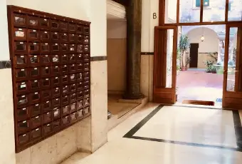 Rexer-Roma-Posto-letto-in-camera-doppia-Cortile-interno-al-palazzo