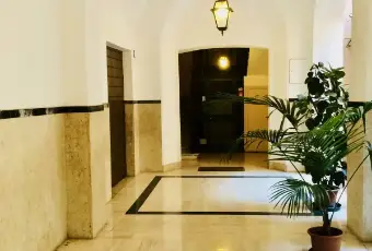 Rexer-Roma-Posto-letto-in-camera-doppia-Cortile-interno-al-palazzo