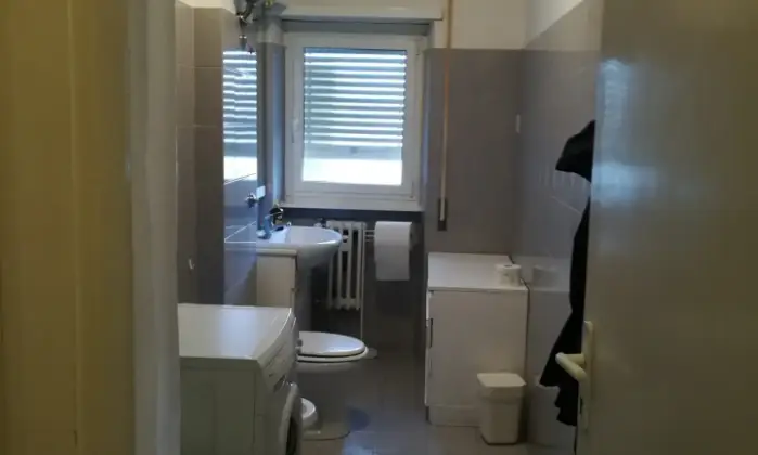 Rexer-Roma-Posti-letto-a-studentesse-BAGNO