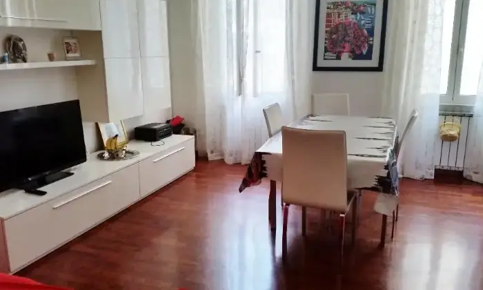 Rexer-Roma-Affittasi-stanza-a-ragazza-lavoratrice-nel-quartiere-african-SALONE