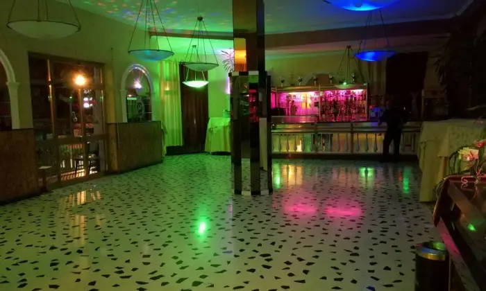 Rexer-FORMIA-RISTORANTE-in-fitto-SALONE