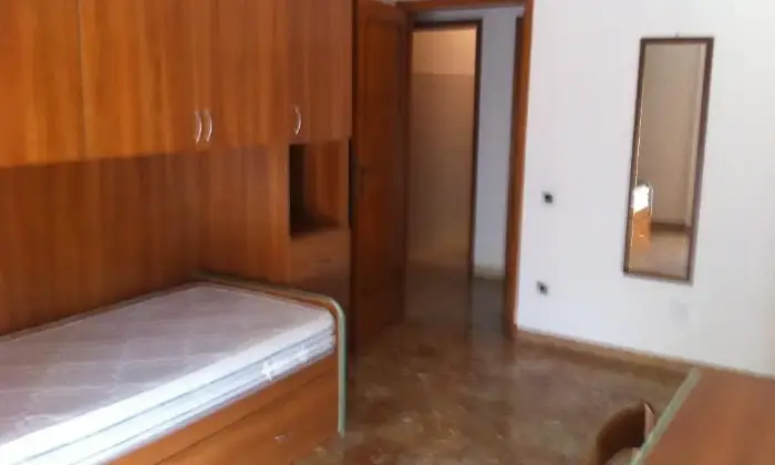 Rexer-Roma-Stanza-singola-arredata-CAMERA-DA-LETTO