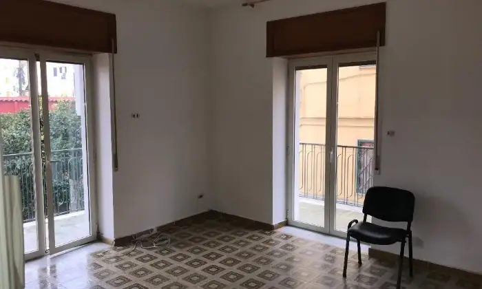 Rexer-Napoli-Appartamento-uso-studenti-SALONE