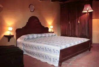 Rexer-Borgo-Ticino-In-Relais-appartamento-con-piscina-e-tennis-CAMERA-DA-LETTO
