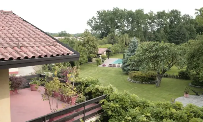Rexer-Borgo-Ticino-In-Relais-appartamento-con-piscina-e-tennis-GIARDINO