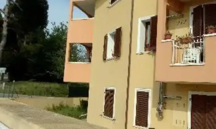 Rexer-Ostra-room-flat-for-rent-in-via-San-Francesco-ALTRO