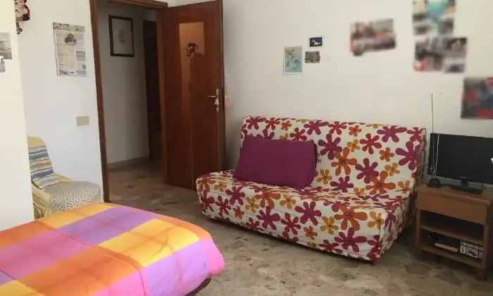 Rexer-Pisa-Da-Aprile-camera-singola-per-ragazza-Porta-a-Lucca-CAMERA-DA-LETTO