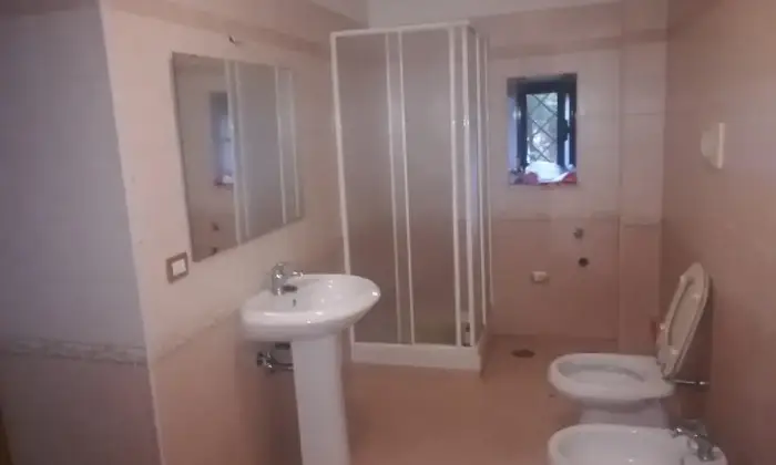 Rexer-Pozzuoli-Villetta-a-schiera-su-livelli-BAGNO