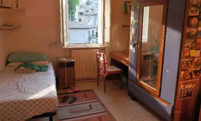 Rexer-Urbino-Posto-letto-a-studentessa-centro-storico-CAMERA-DA-LETTO