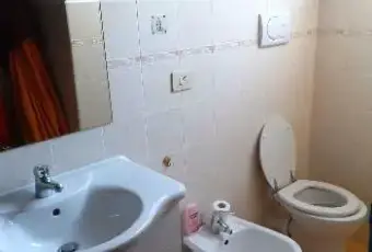 Rexer-Urbino-Posto-letto-a-studentessa-centro-storico-BAGNO