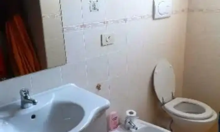 Rexer-Urbino-Posto-letto-a-studentessa-centro-storico-BAGNO