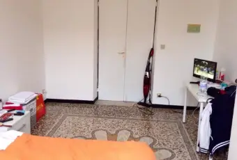 Rexer-Genova-Ampia-stanza-in-Genova-Principe-CAMERA-DA-LETTO