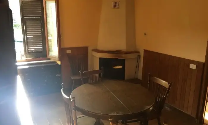 Rexer-Piazza-al-Serchio-Affittasi-SALONE