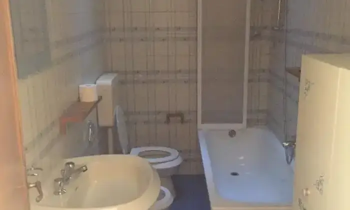 Rexer-Piazza-al-Serchio-Affittasi-BAGNO