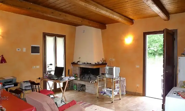 Rexer-Spoleto-Appartamento-in-zona-residenziale-a-Spoleto-SALONE