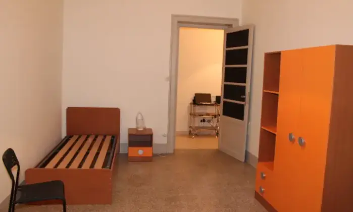 Rexer-Palermo-Affittasi-posto-letto-in-stanza-singola-a-studentesse-o-lavoratrici-max-anni-non-fumatrici-in-pieno-centro-CAMERA-DA-LETTO