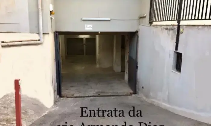 Rexer-Palermo-Magazzino-box-auto-grande-via-Diaz-palermo-GARAGE