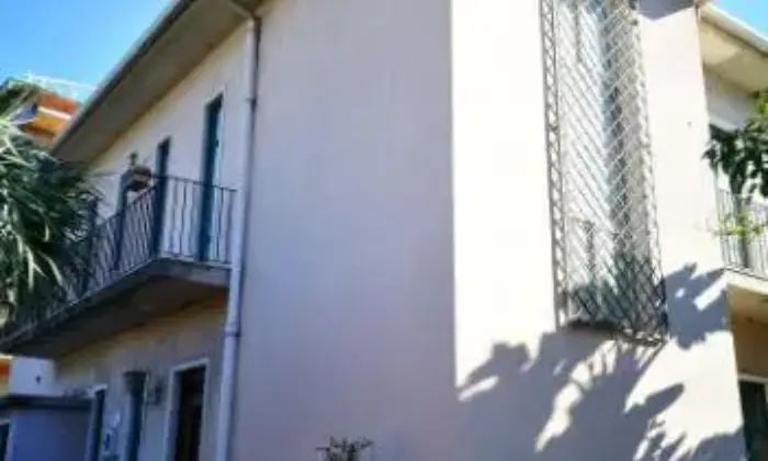 Rexer-Catania-Stanze-ufficio-in-Villa-ALTRO