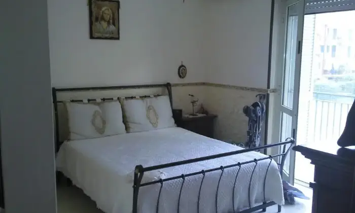 Rexer-Giugliano-in-Campania-Grazioso-appartamento-in-buono-stato-con-box-CAMERA-DA-LETTO
