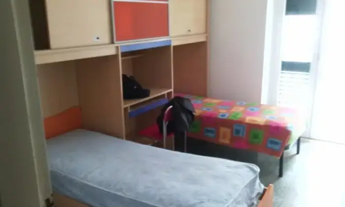 Rexer-Bari-AFFITTASI-POSTI-LETTO-IN-CAMERE-DOPPIE-CAMERA-DA-LETTO
