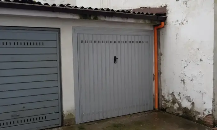 Rexer-Piacenza-Box-in-piccolo-cortile-GARAGE