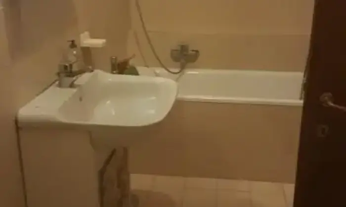 Rexer-Roma-Eur-colle-di-Mezzo-stanza-libera-BAGNO
