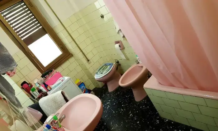 Rexer-Roma-Affittasi-posto-letto-BAGNO