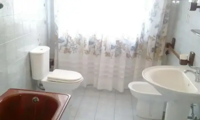 Rexer-Calasetta-Appartamento-in-affitto-in-via-Savoia-Calasetta-BAGNO
