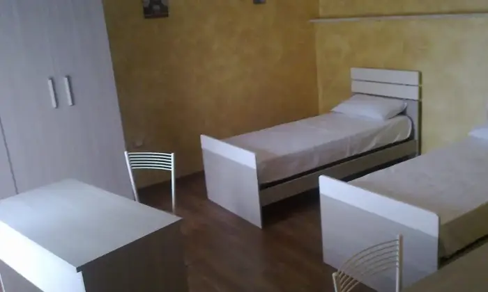 Rexer-Viterbo-Posto-letto-x-studentessa-CAMERA-DA-LETTO