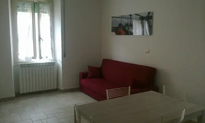 Rexer-Viterbo-Posto-letto-x-studentessa-SALONE