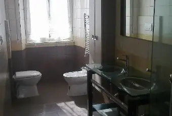 Rexer-Viterbo-Posto-letto-x-studentessa-BAGNO