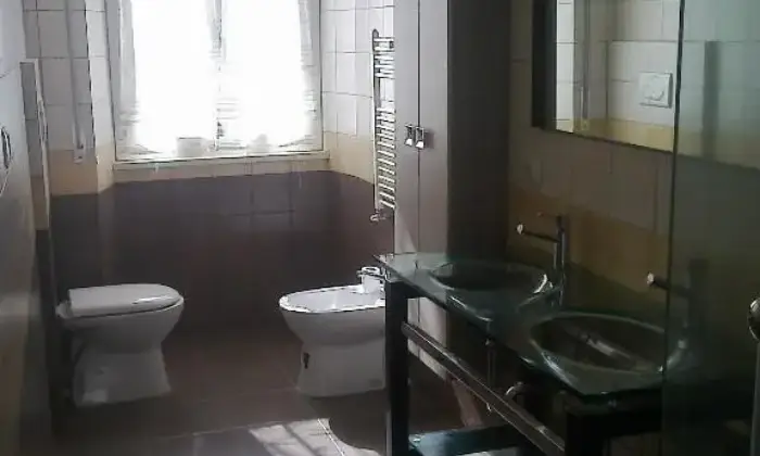 Rexer-Viterbo-Posto-letto-x-studentessa-BAGNO