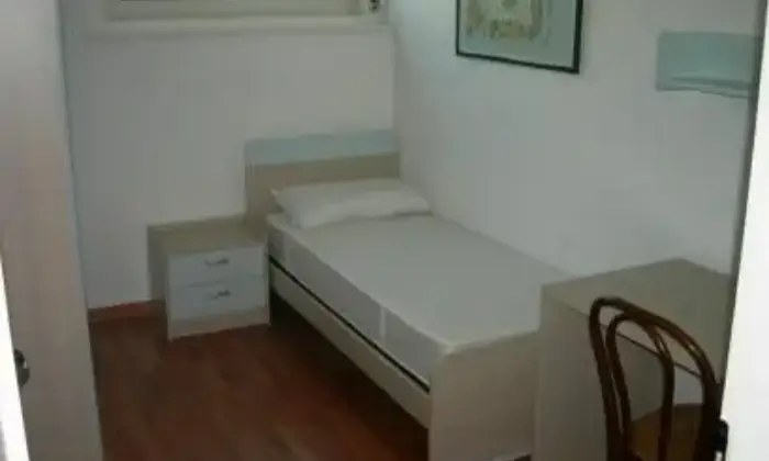 Rexer-Trieste-Per-studenti-fuori-sede-appartamento-mq-o-posti-letto-CAMERA-DA-LETTO