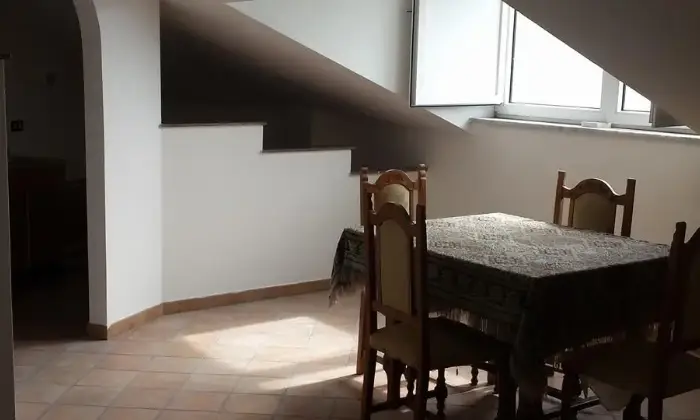 Rexer-Lauria-Appartamento-mansarda-da-mq-SALONE