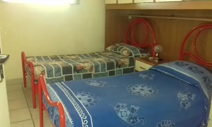 Rexer-Bernalda-Casa-indipendente-a-mt-dalla-spiaggia-CAMERA-DA-LETTO