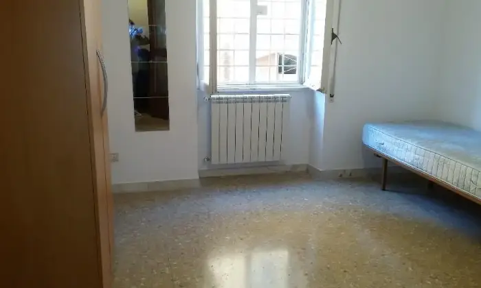 Rexer-Roma-Appartamento-per-tre-studentiesse-Universit-Cattolica-CAMERA-DA-LETTO