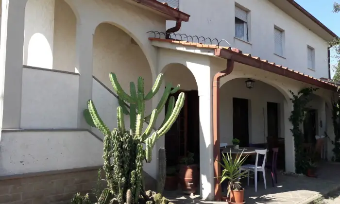 Rexer-Campiglia-Marittima-Casa-vacanze-in-campagna-a-pochi-minuti-dal-mare-Portico