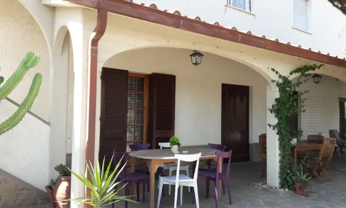 Rexer-Campiglia-Marittima-Casa-vacanze-in-campagna-a-pochi-minuti-dal-mare-Portico