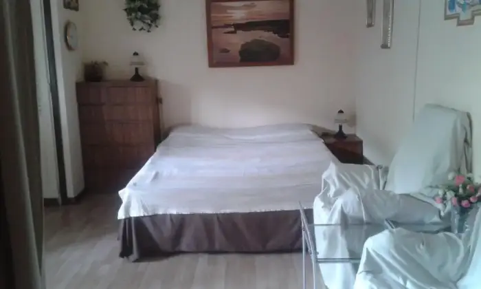 Rexer-Roma-Monolocale-con-uso-piscina-CAMERA-DA-LETTO
