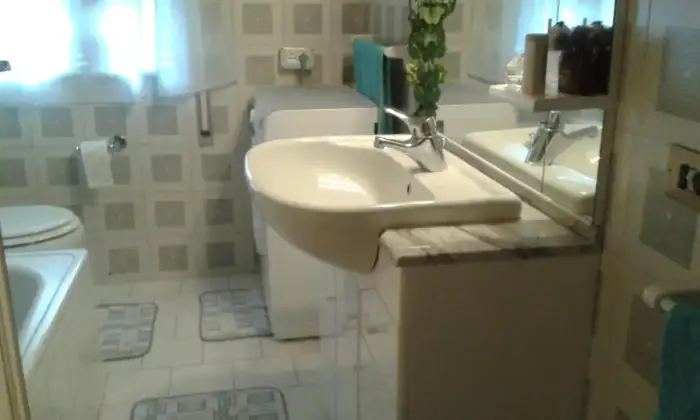 Rexer-Roma-Monolocale-con-uso-piscina-BAGNO
