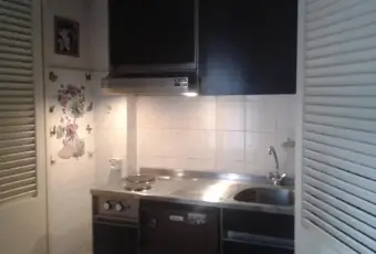 Rexer-Roma-Monolocale-con-uso-piscina-CUCINA
