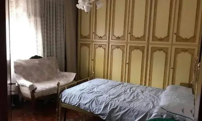 Rexer-Novara-Affitasi-STANZA-in-pieno-centro-a-Novara-CAMERA-DA-LETTO