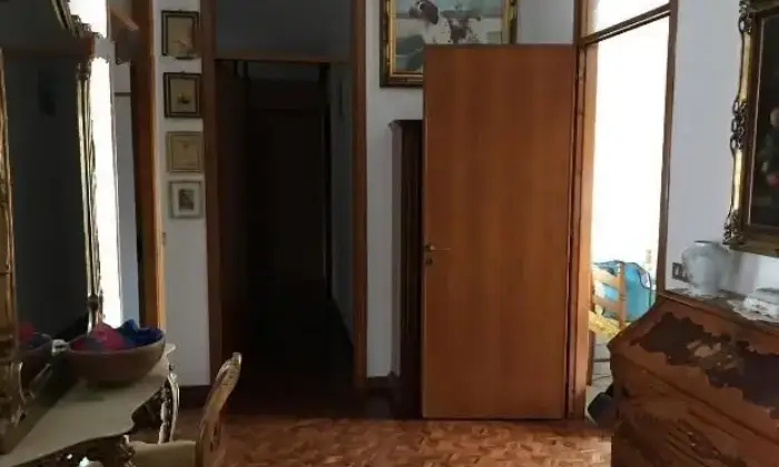 Rexer-Novara-Affitasi-STANZA-in-pieno-centro-a-Novara-ALTRO
