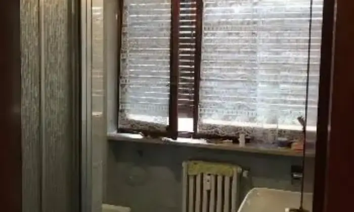 Rexer-Novara-Affitasi-STANZA-in-pieno-centro-a-Novara-BAGNO