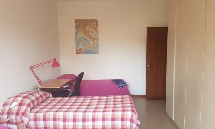 Rexer-Padova-Stanze-ampie-e-luminose-in-zona-ben-servita-CAMERA-DA-LETTO