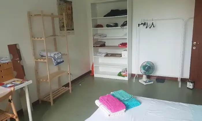 Rexer-Padova-Stanze-ampie-e-luminose-in-zona-ben-servita-CAMERA-DA-LETTO