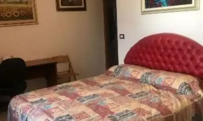 Rexer-Somma-Vesuviana-Appartamento-vicino-alla-stazione-di-Rione-Trieste-CAMERA-DA-LETTO