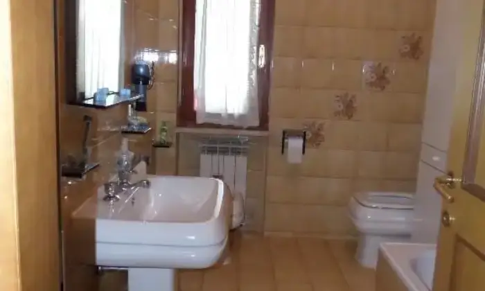 Rexer-Chieti-Camera-in-Via-Pescara-BAGNO