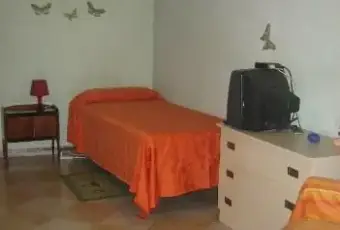 Rexer-Bari-Stanza-singola-x-studentessa-o-lavoratrice-picone-CAMERA-DA-LETTO