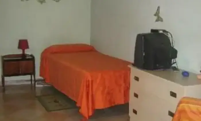 Rexer-Bari-Stanza-singola-x-studentessa-o-lavoratrice-picone-CAMERA-DA-LETTO